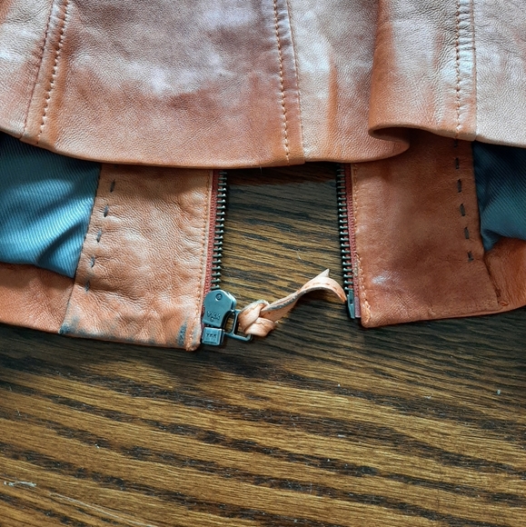 Blink by Danier gorgeous tangerine leather 🧡🍊 - Picture 7 of 8